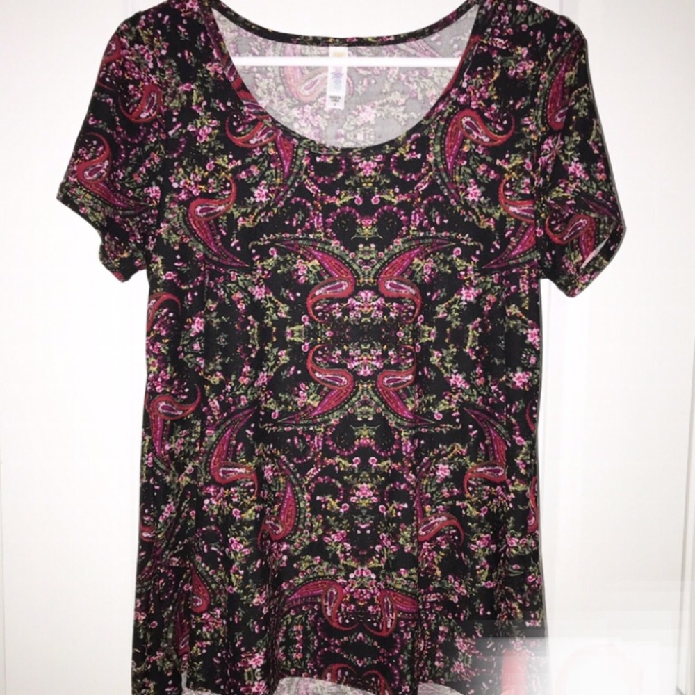 Small LulaRoe Classic T